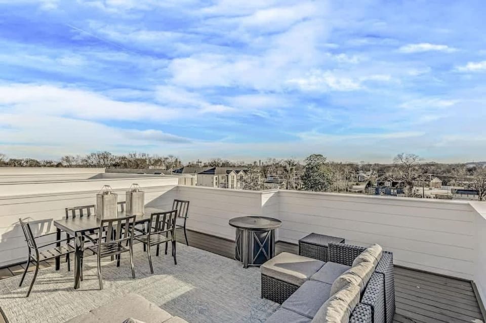Patio, Dining area, Seasons