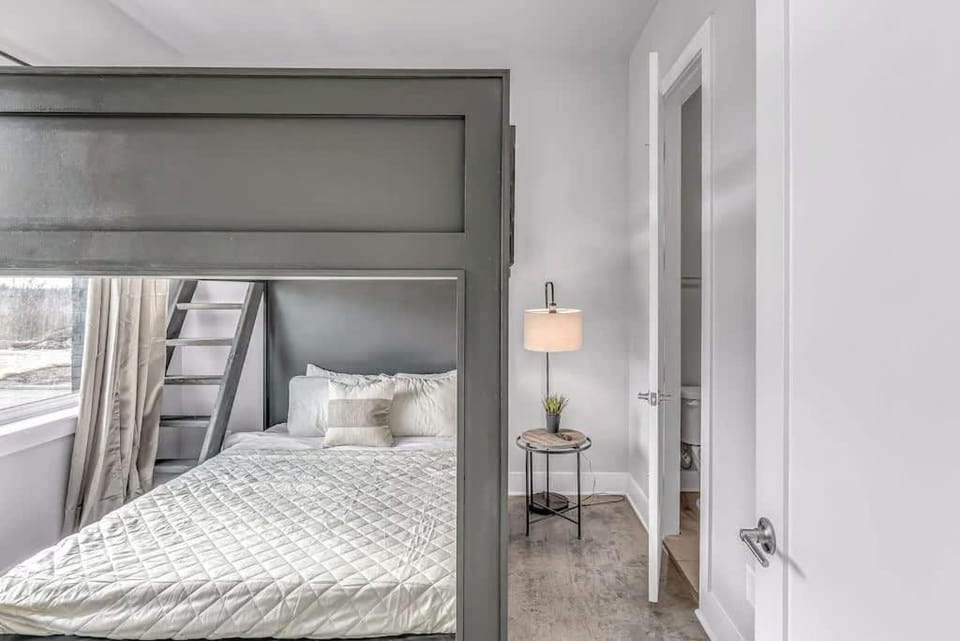 Bed, Photo of the whole room, Bedroom, bunk bed