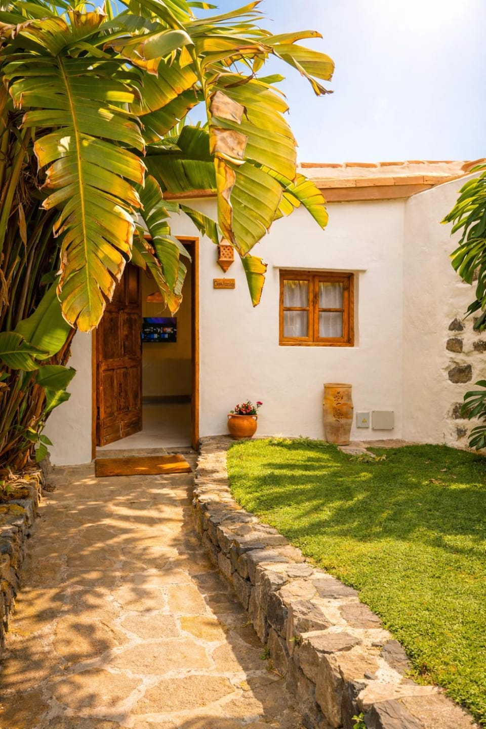 Facade/entrance, Garden, Garden view