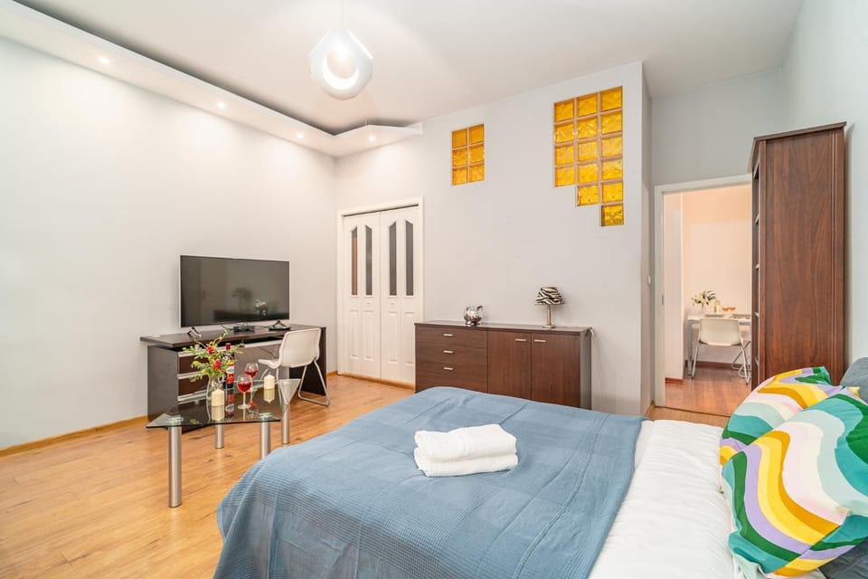 Bed, Living room
