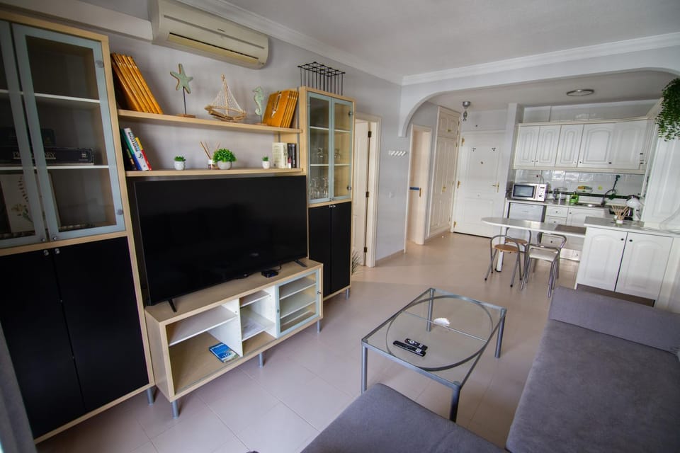 TV and multimedia, Living room, Evening entertainment