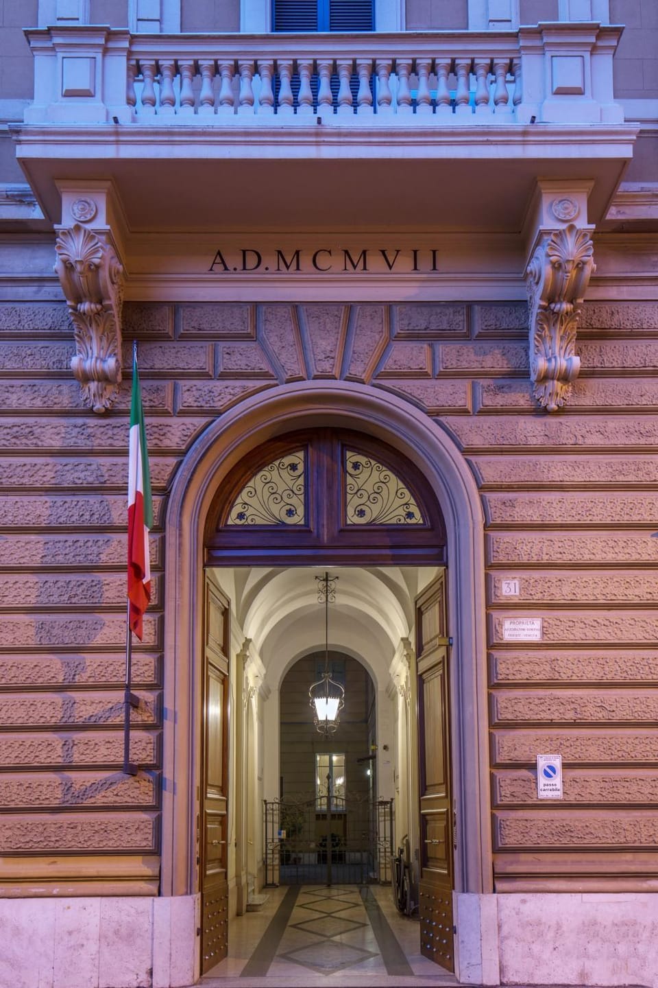 Facade/entrance