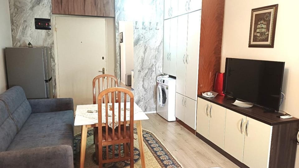 Lidia's Studio Apartment in Tirana