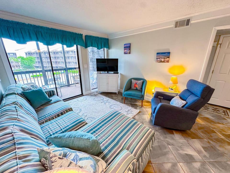 Communal lounge/ TV room, Bed, TV and multimedia, Living room, Photo of the whole room, Bedroom