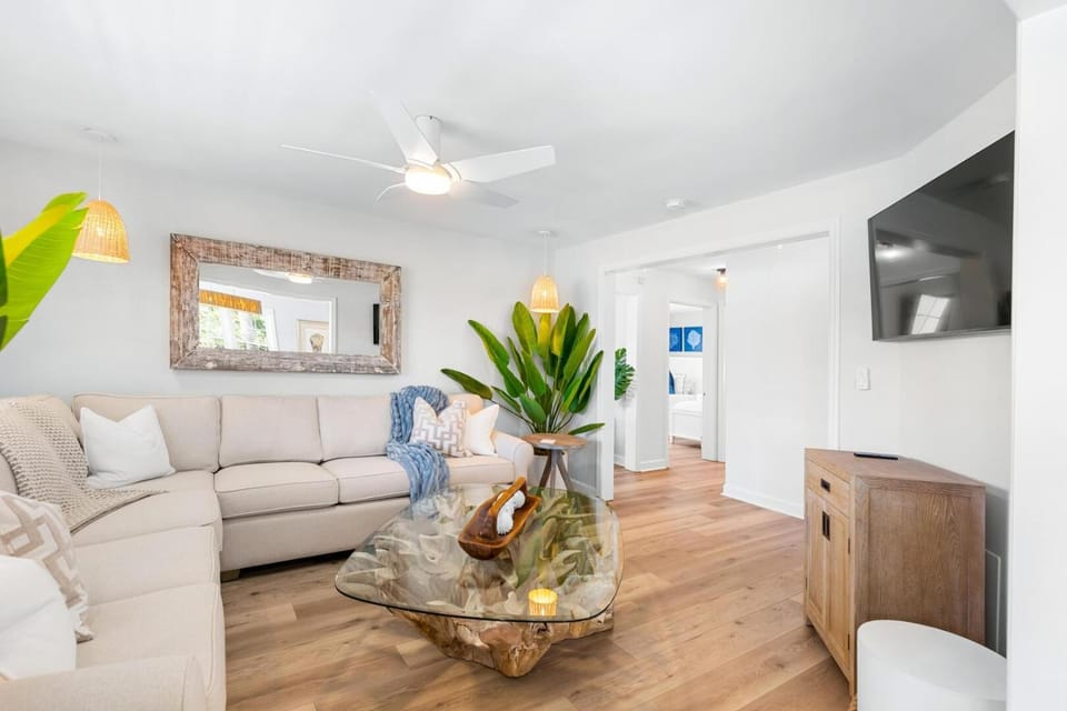 Communal lounge/ TV room, TV and multimedia, Living room, Seating area