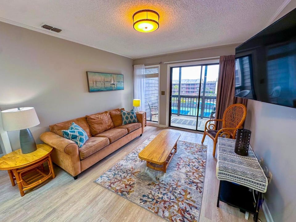 Communal lounge/ TV room, TV and multimedia, Living room, Seating area