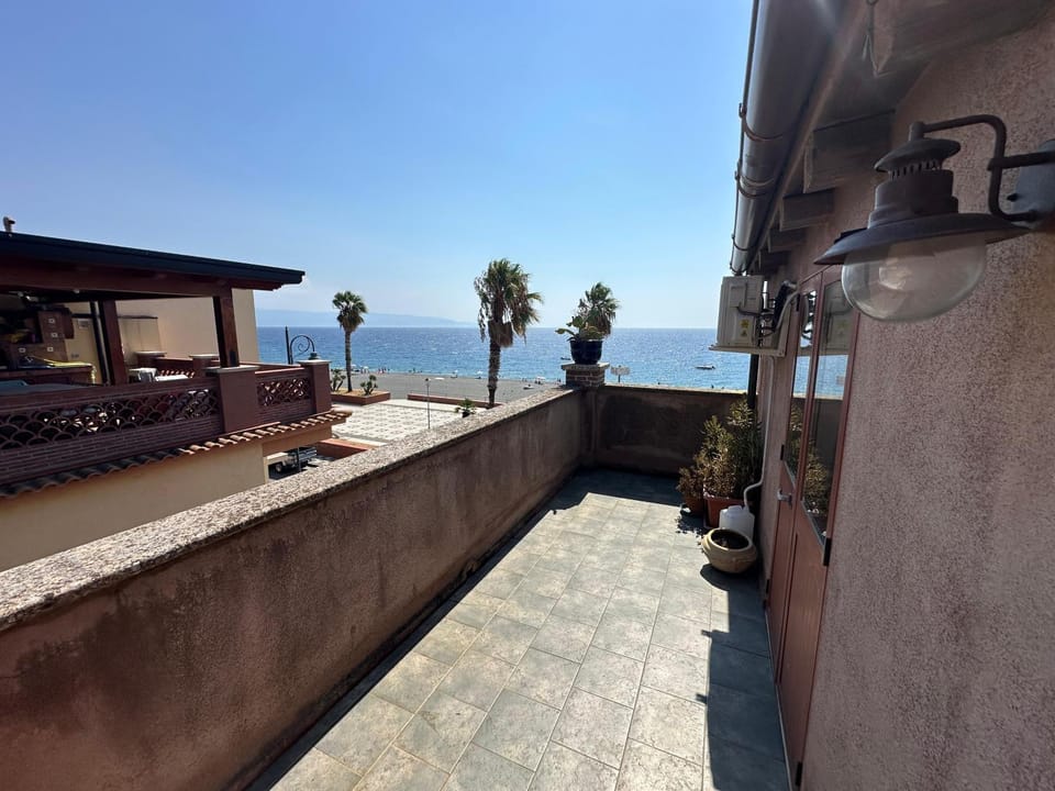 Terrazza sul mare a Nizza di Sicilia near Taormina House in Sicily