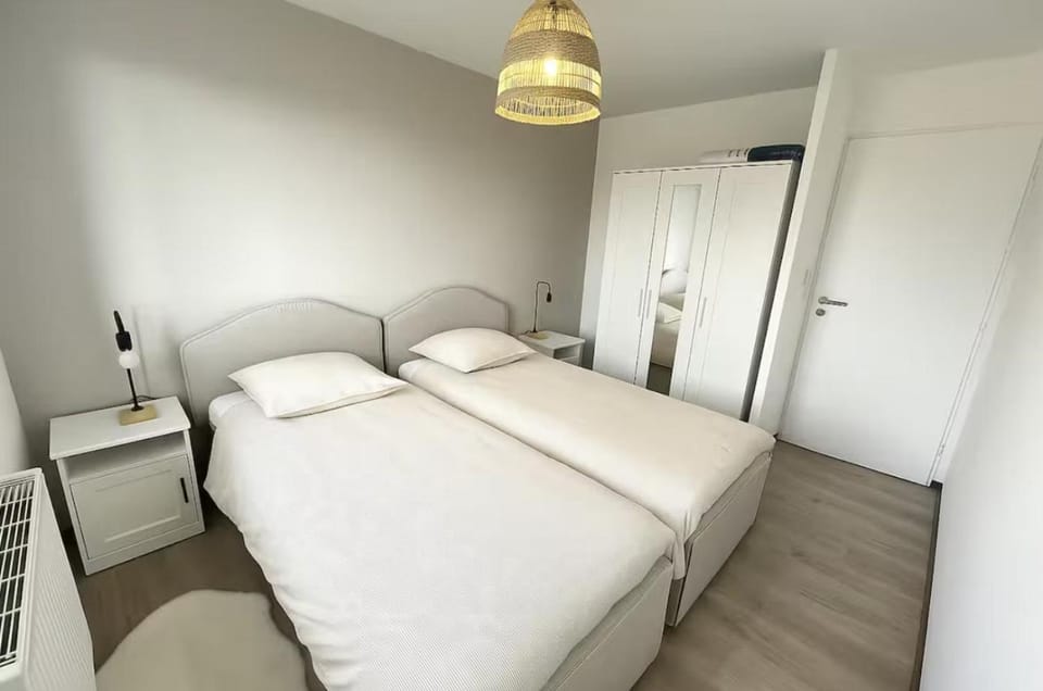 Bed, Photo of the whole room, Bedroom, wardrobe