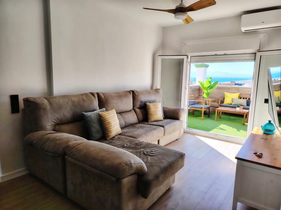 Atardecer Suites, 2Hab a 20 metros de la playa con terraza y vistas al mar Apartment in Comarca Metropolitana de Almería