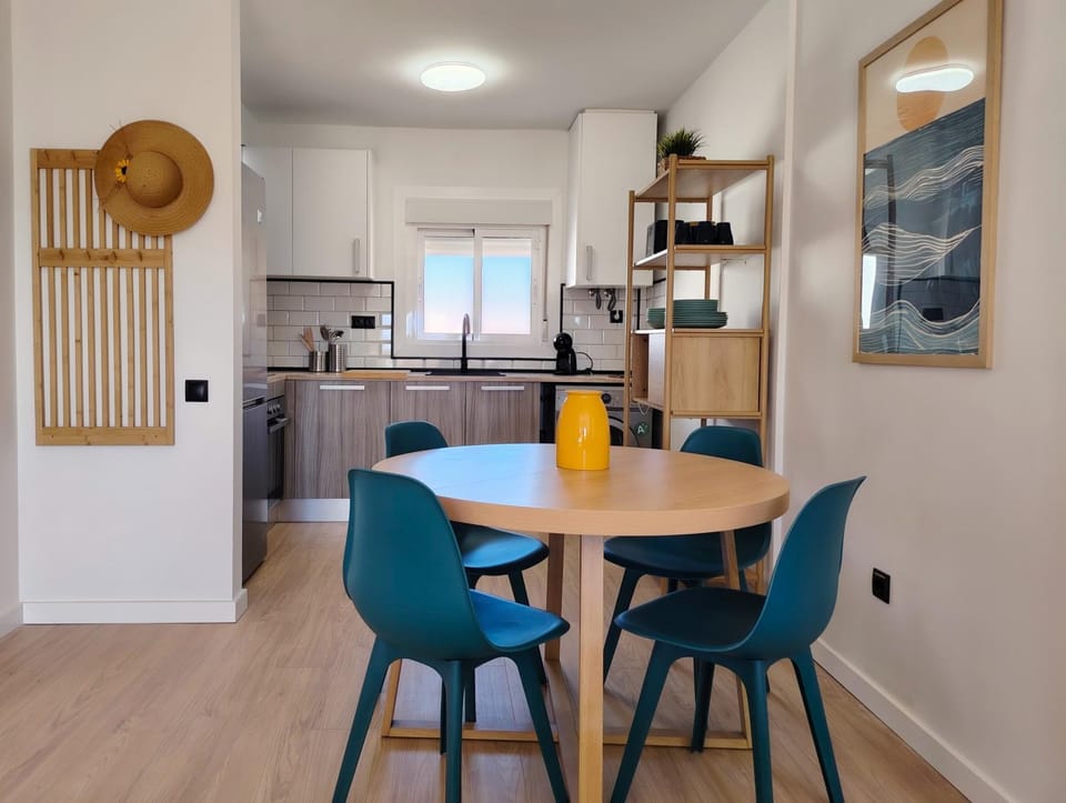 Atardecer Suites, 2Hab a 20 metros de la playa con terraza y vistas al mar Apartment in Comarca Metropolitana de Almería