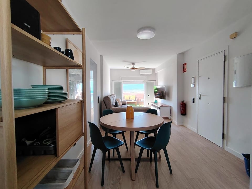 Atardecer Suites, 2Hab a 20 metros de la playa con terraza y vistas al mar Apartment in Comarca Metropolitana de Almería
