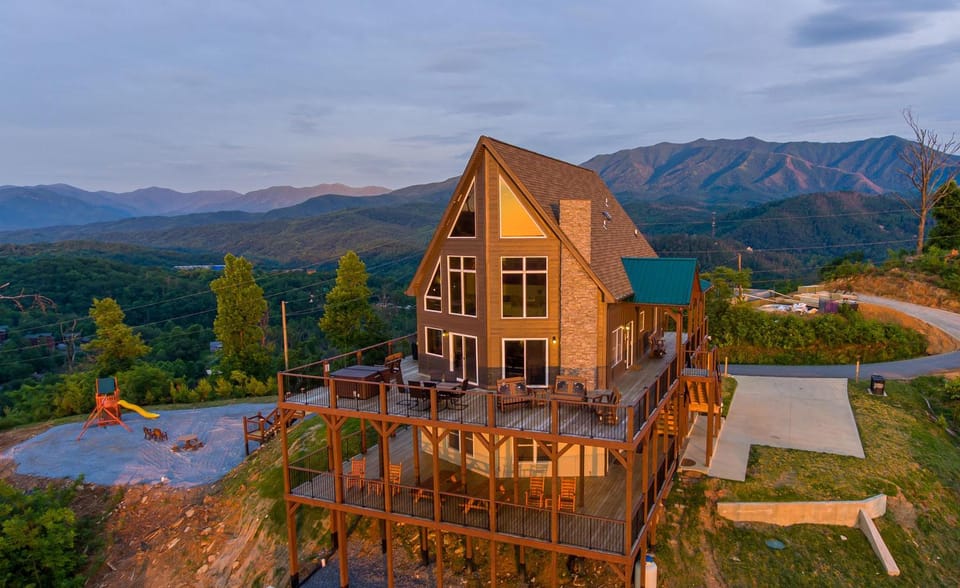 The Best View Lodge by American Patriot Getaways House in Gatlinburg