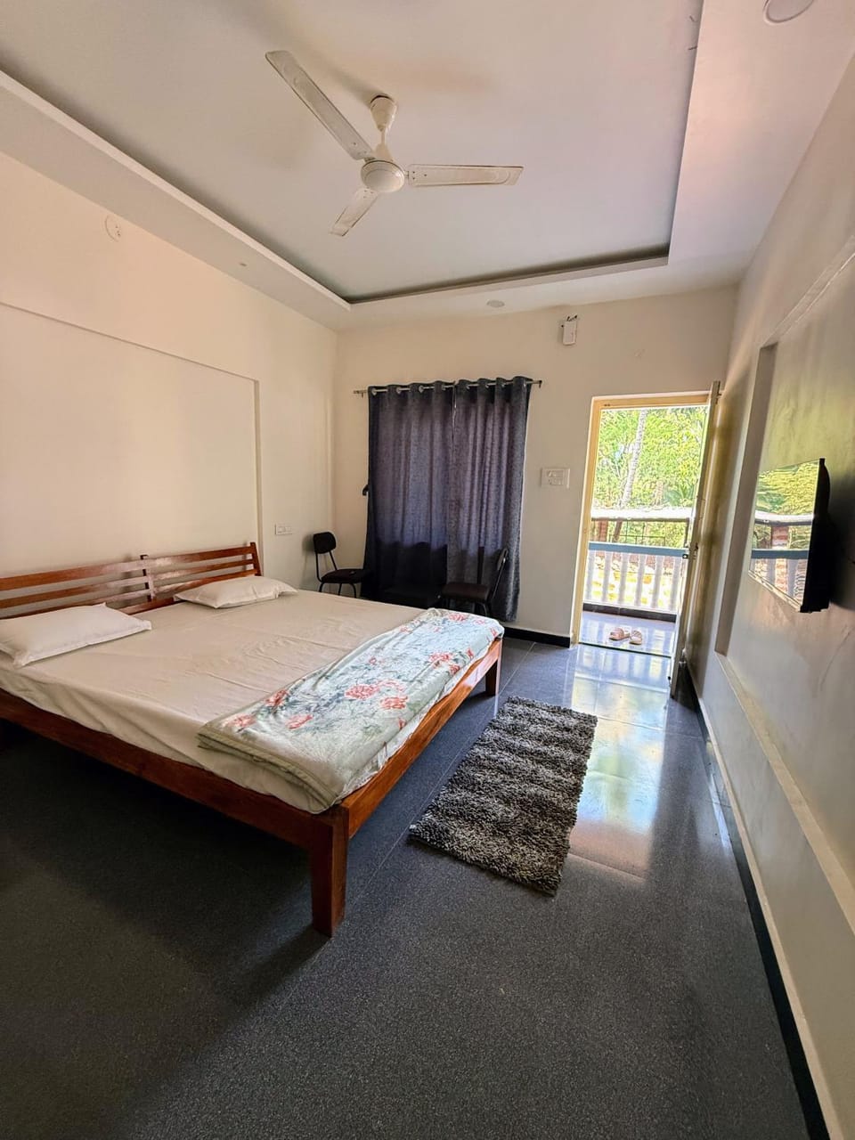 Photo of the whole room, Bedroom, air conditioner
