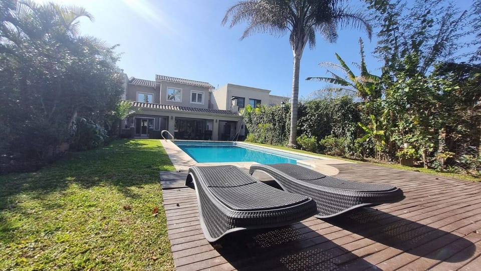 Your retreat with a pool and barbecue in Martinez House in San Isidro