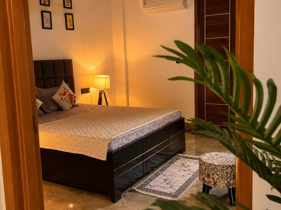 Bed, Photo of the whole room, Bedroom, air conditioner