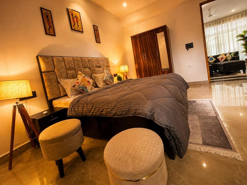 Bed, Living room, Photo of the whole room, Bedroom