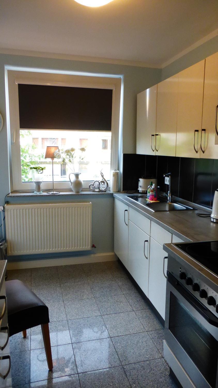 Kitchen or kitchenette, Dining area, stove