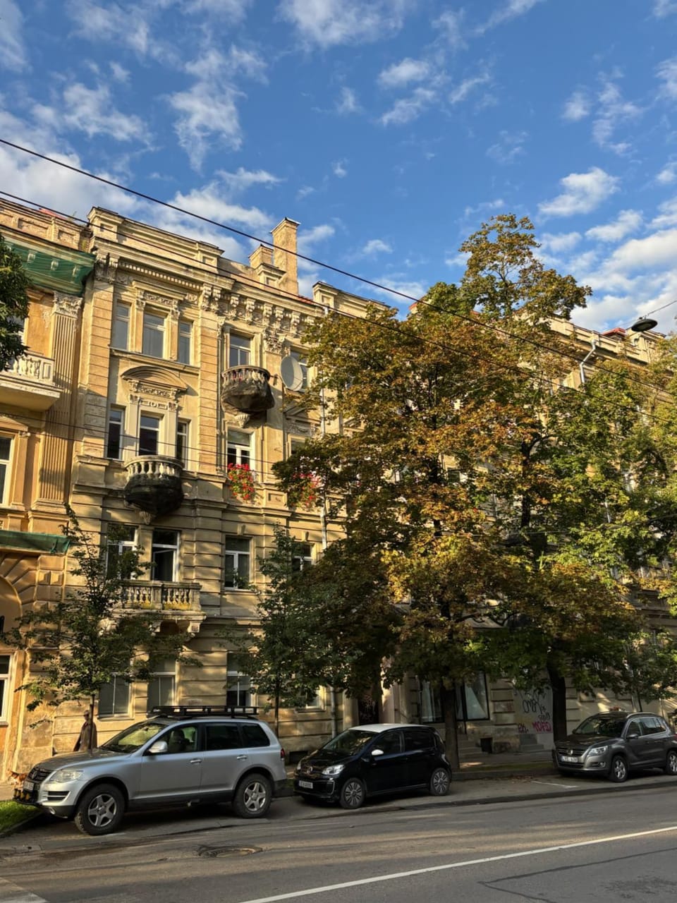 Property building, Day, Street view, Location