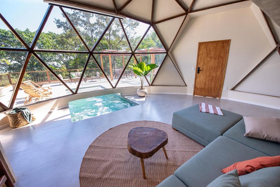 Hot Tub, Living room, Pool view