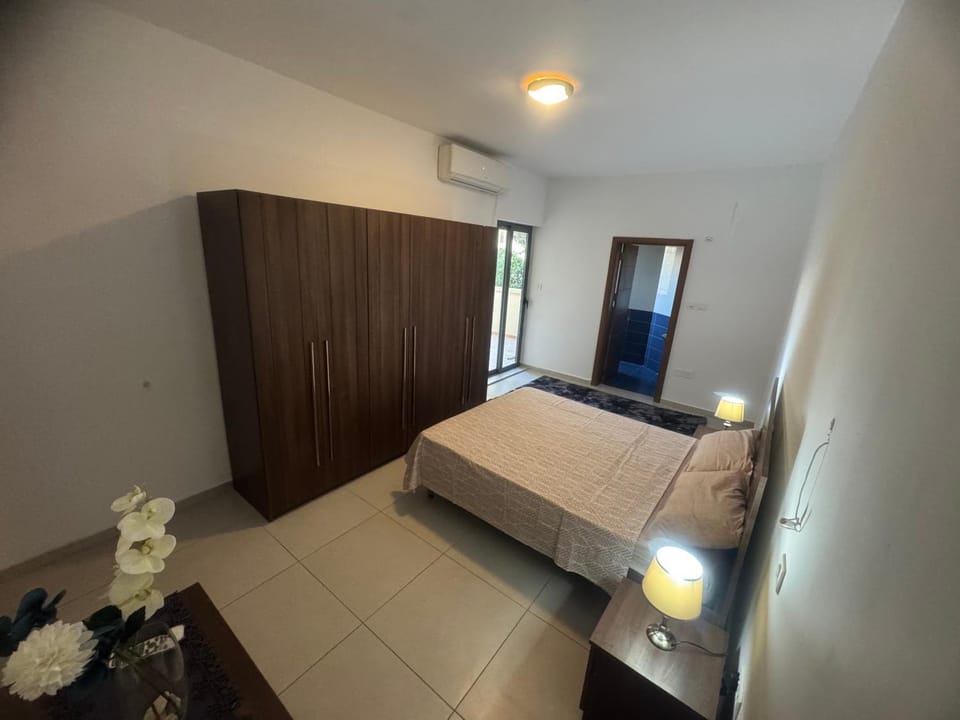 relaxing Room with private bathroom Vacation rental in Saint Julians