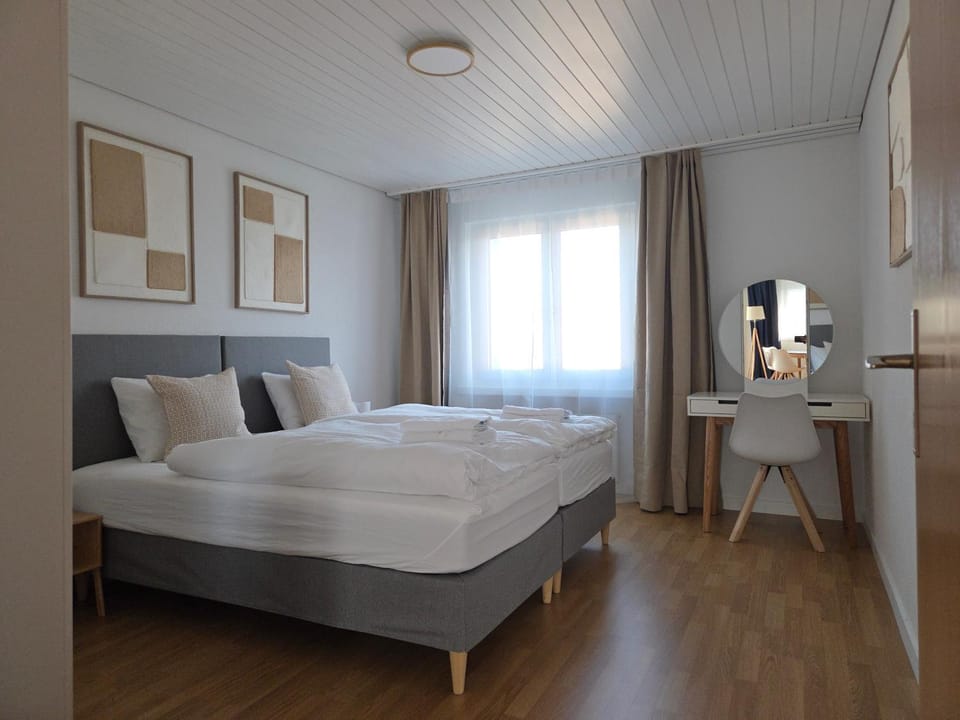 Bed, Photo of the whole room, Bedroom, hair dresser