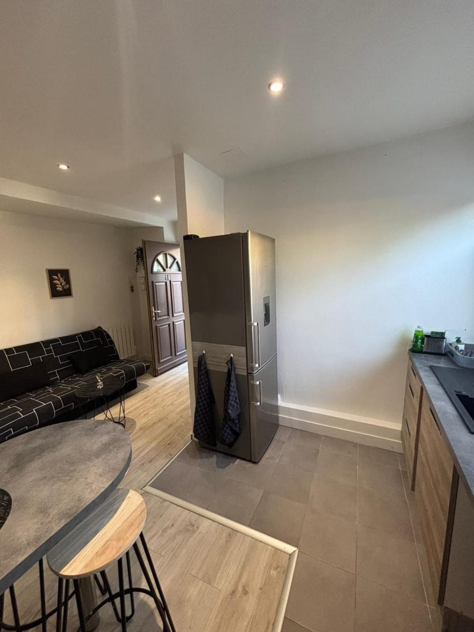 Kitchen or kitchenette, Living room, Seating area, Dining area, stove