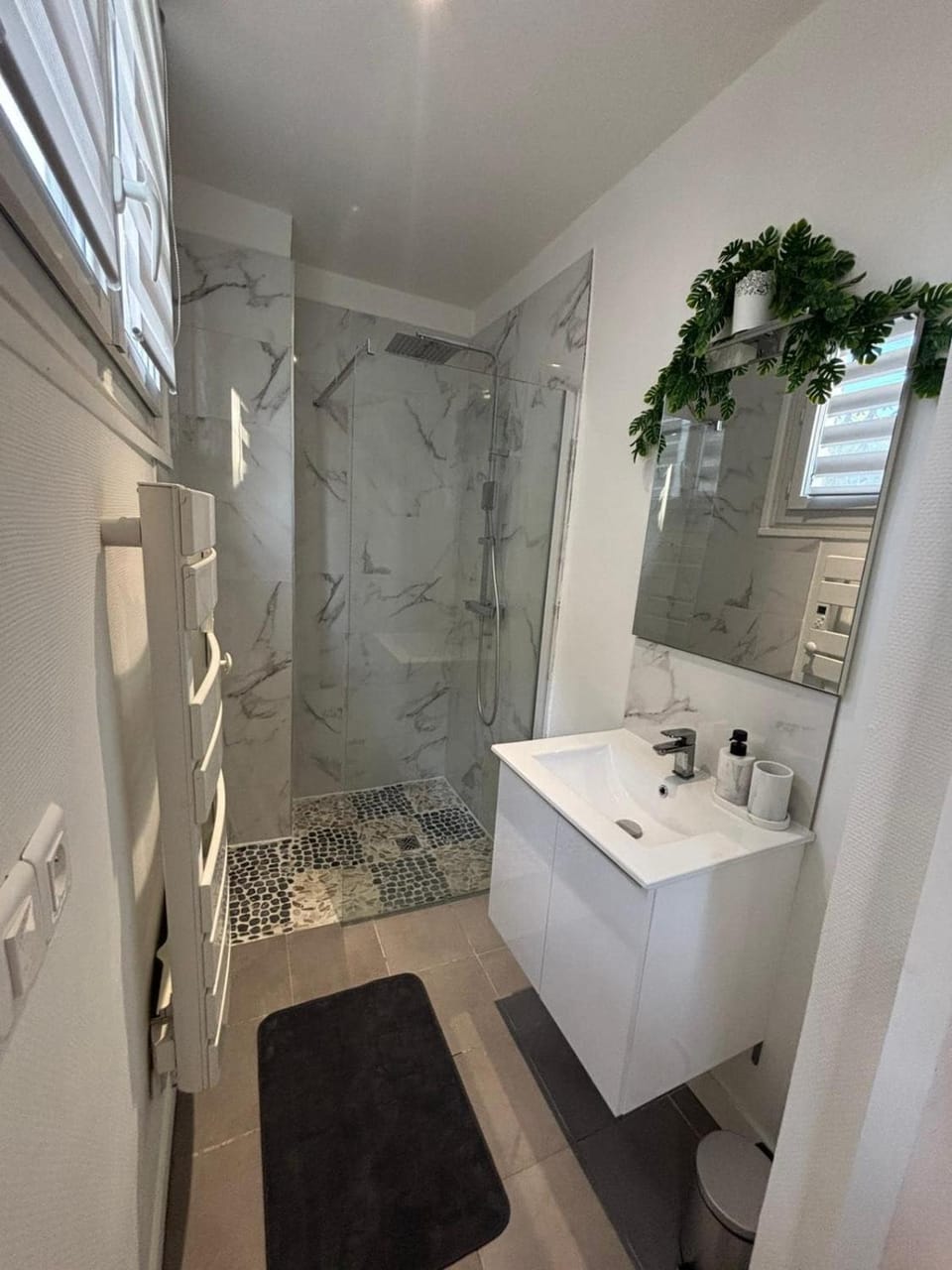 Shower, Bathroom, towels