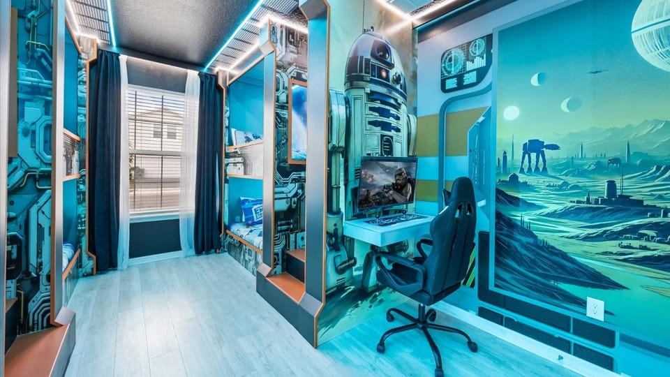 Bedroom, bunk bed