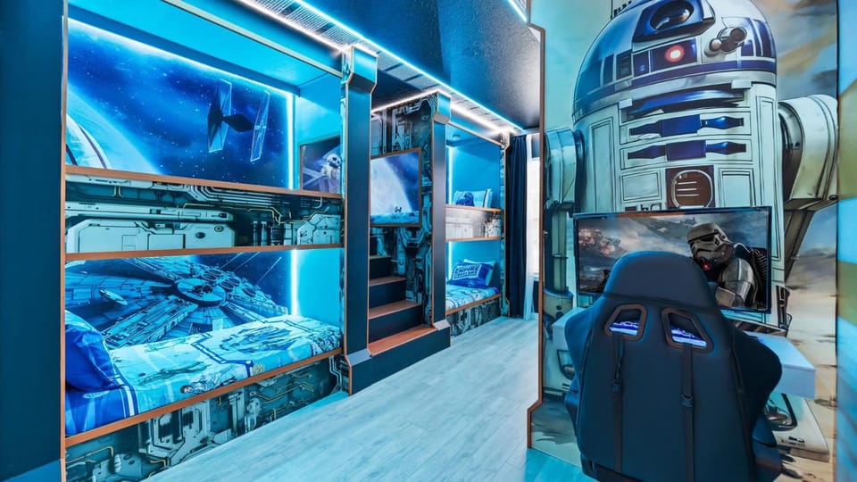 Bedroom, bunk bed