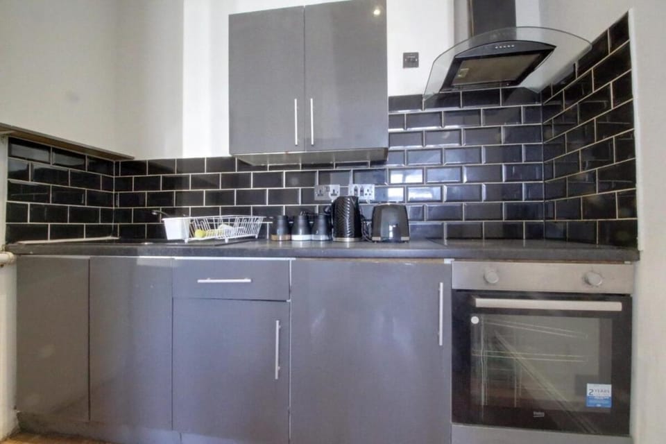 1 bedroom flat, next to Train ST Apartment in Luton