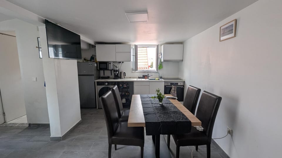 Kitchen or kitchenette, Living room, Dining area, oven, stove