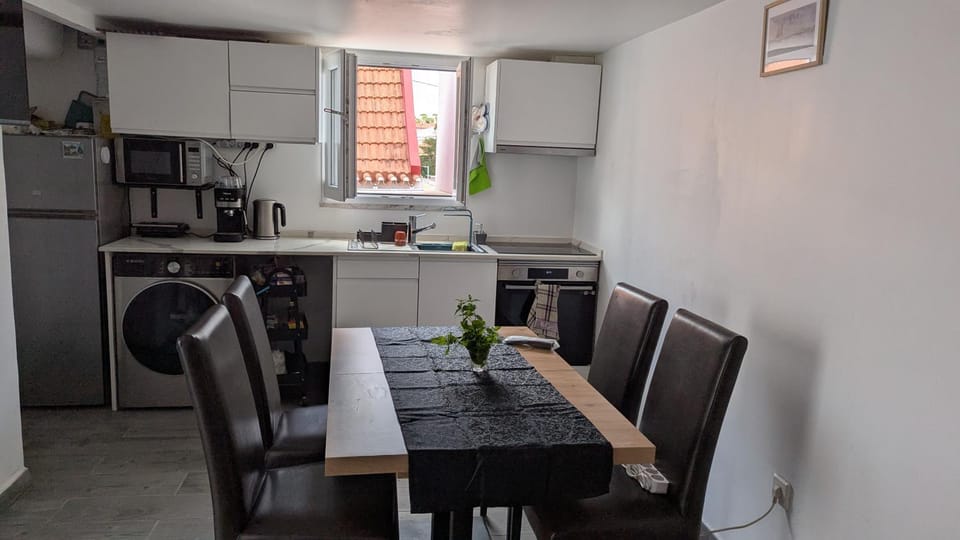 Kitchen or kitchenette, Living room, Dining area, oven, stove