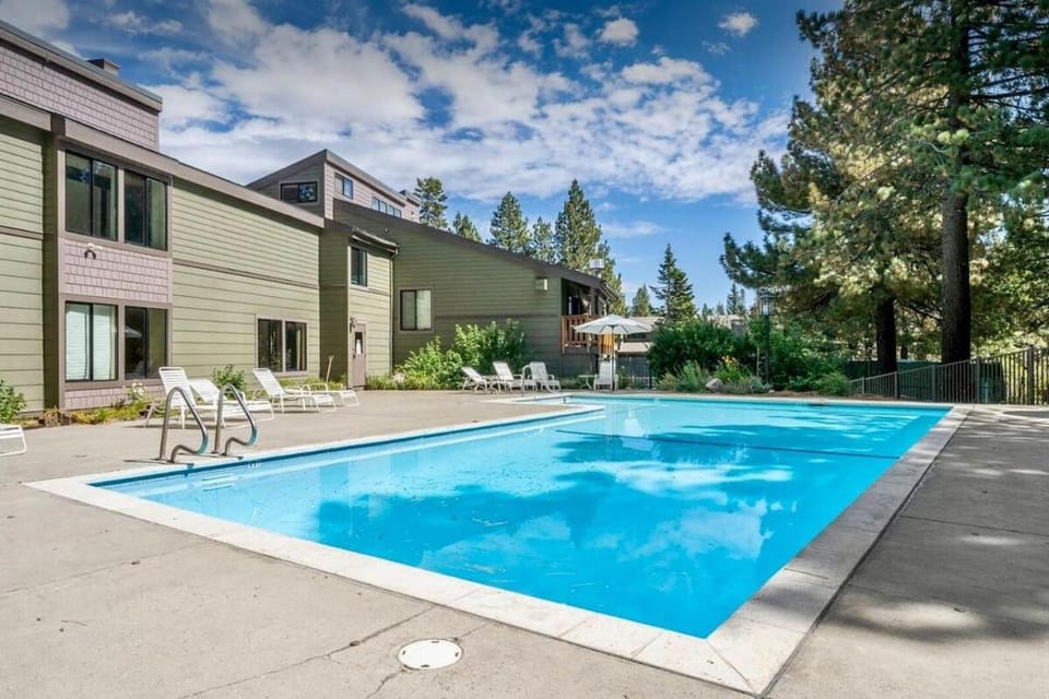 Hot Tub, Sauna, Swimming pool