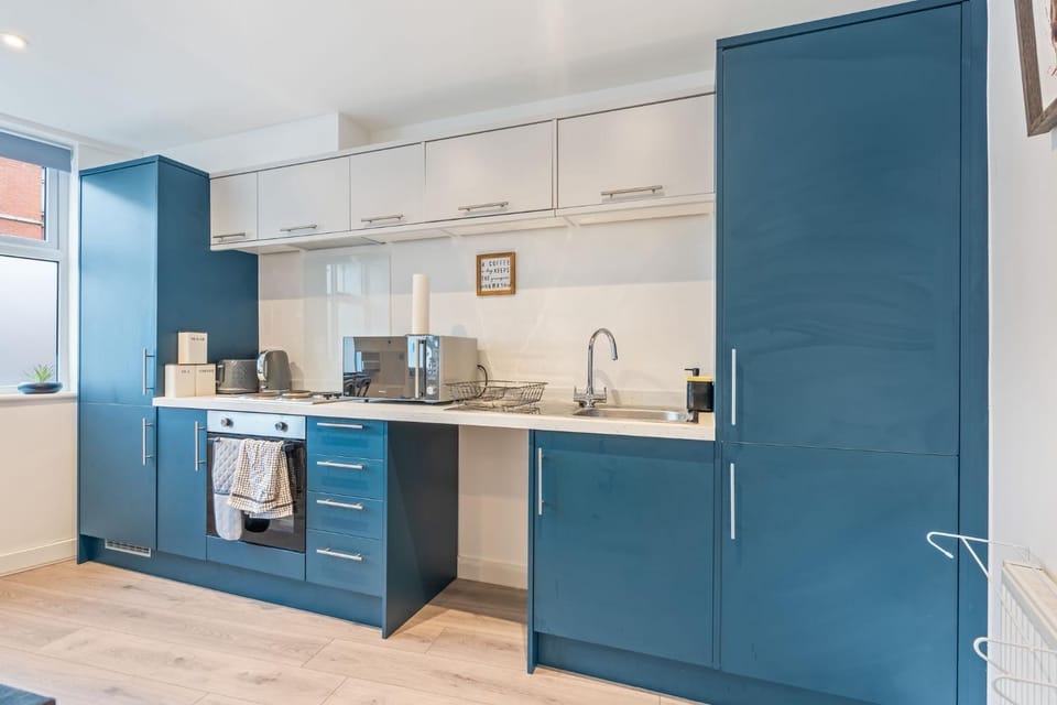 Central 2 Bedroom Apartment with Free Parking Sleeps 8 & Walk to City Centre & Arena Apartment in Nottingham