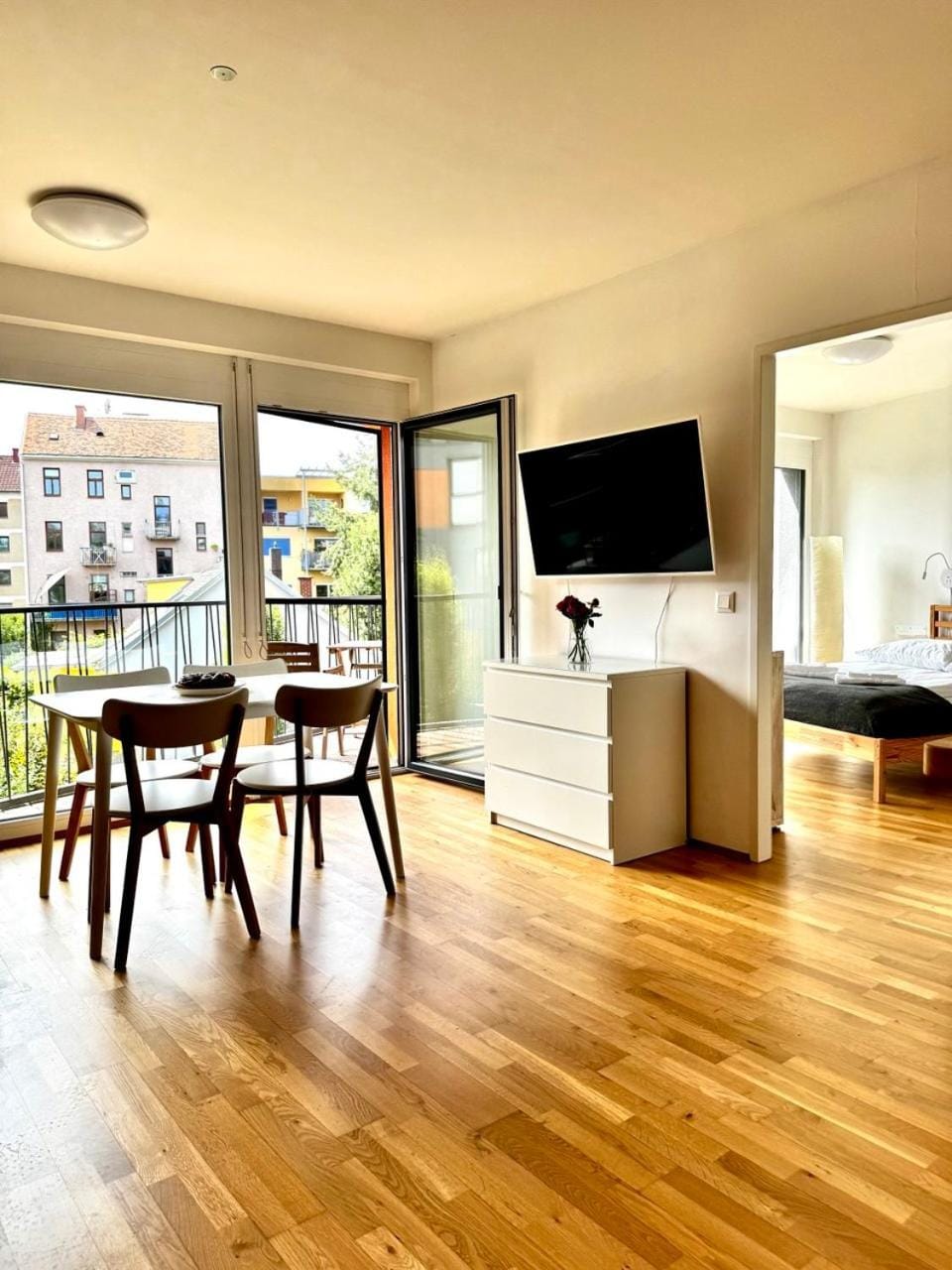 TV and multimedia, Living room, Dining area