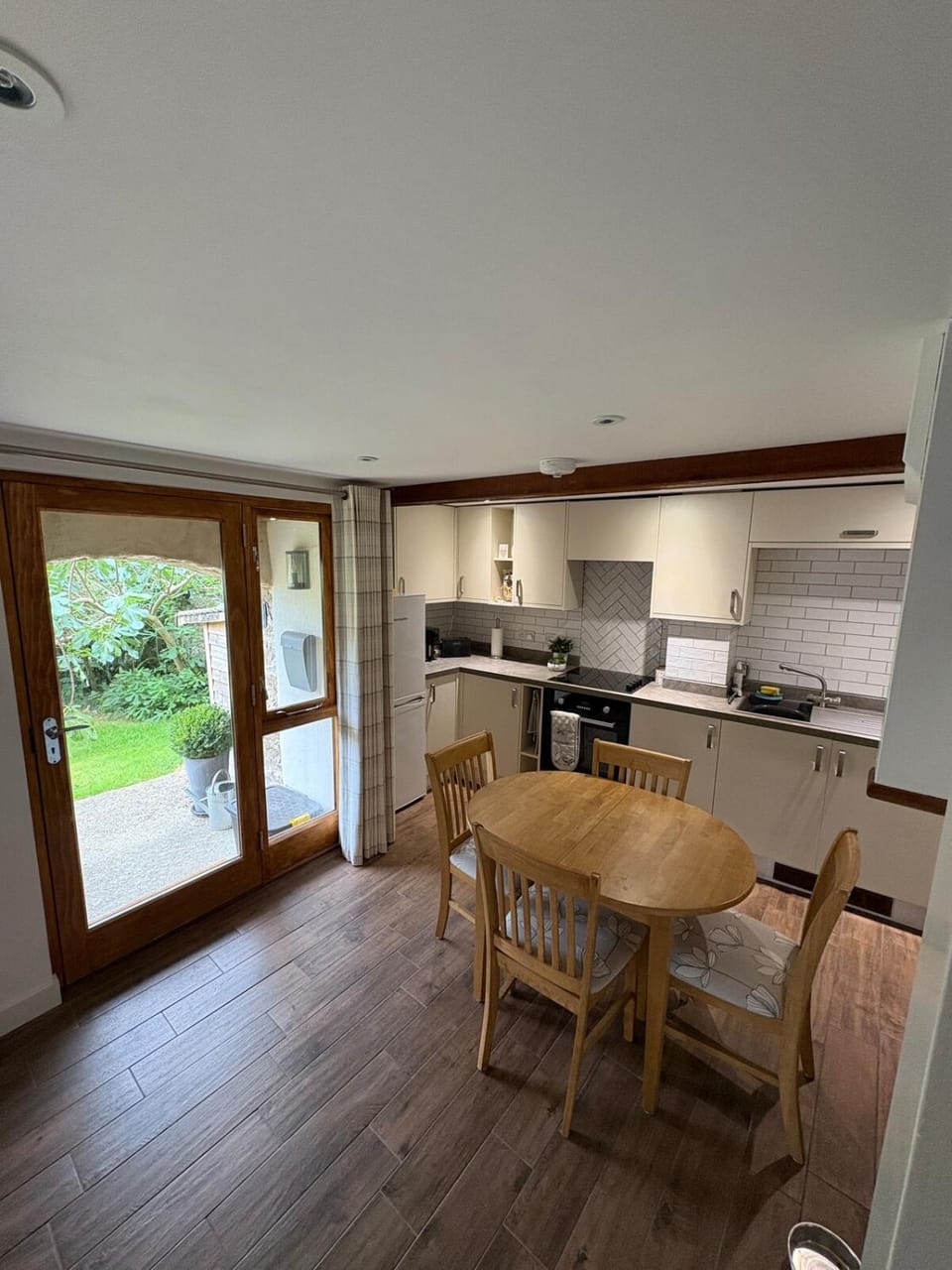 Kitchen or kitchenette, Seating area, Dining area, pet friendly, stove
