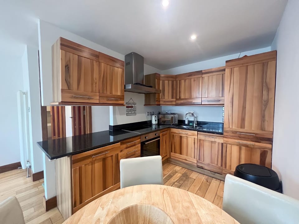 Kensington 2 Bedroom Luxe Apartment in City of Westminster