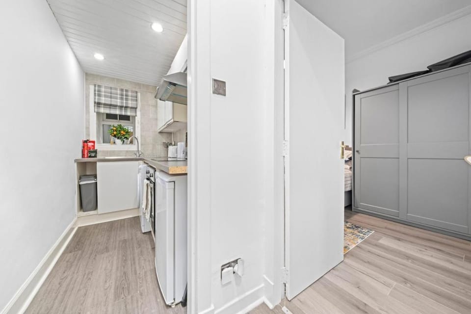 Couples or Golfers Near to Beach Apartment in Troon