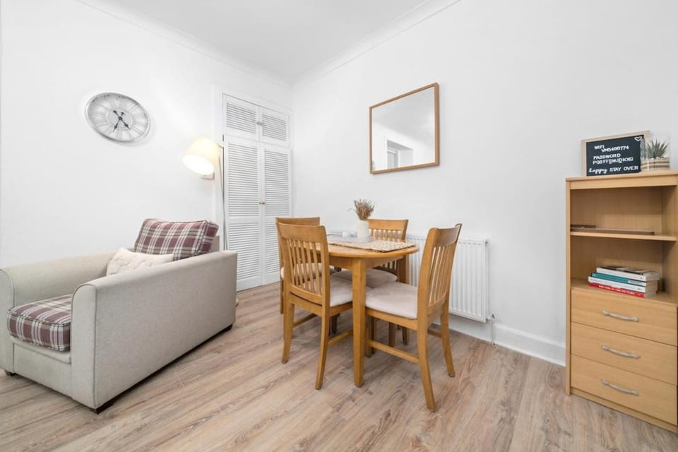 Couples or Golfers Near to Beach Apartment in Troon