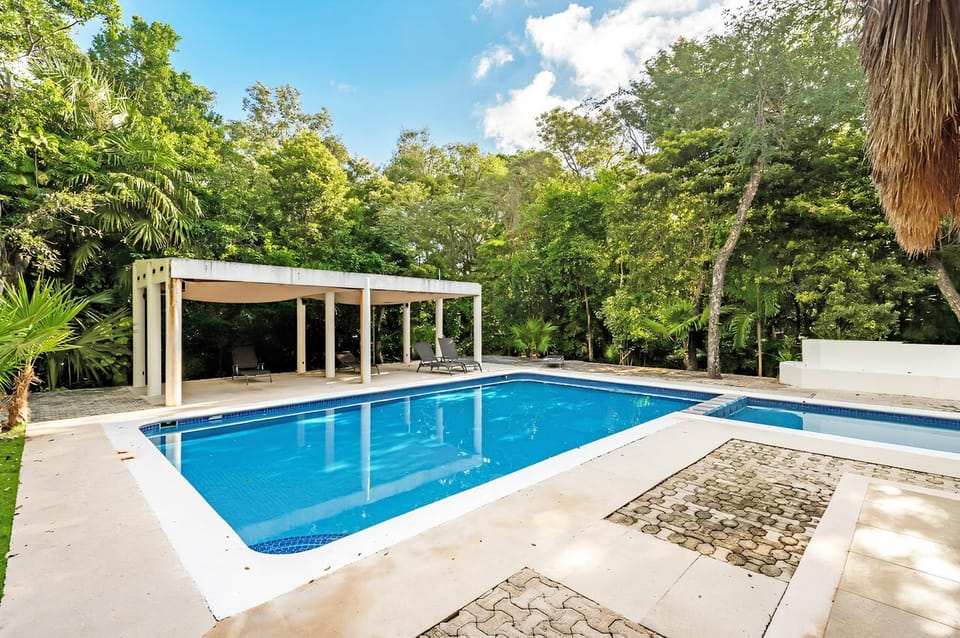 Swimming pool