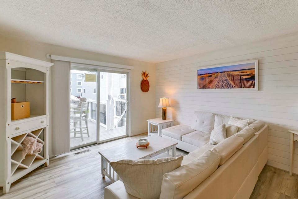 Steps to Rehoboth Bay Marina! Condo with Pool Access Apartment in Dewey Beach
