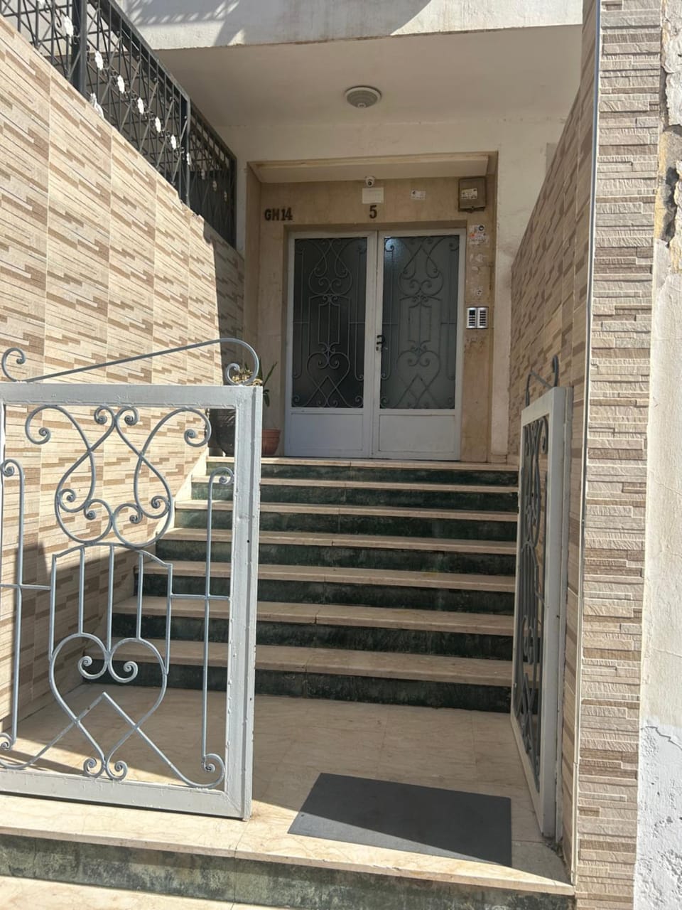 Property building, Facade/entrance