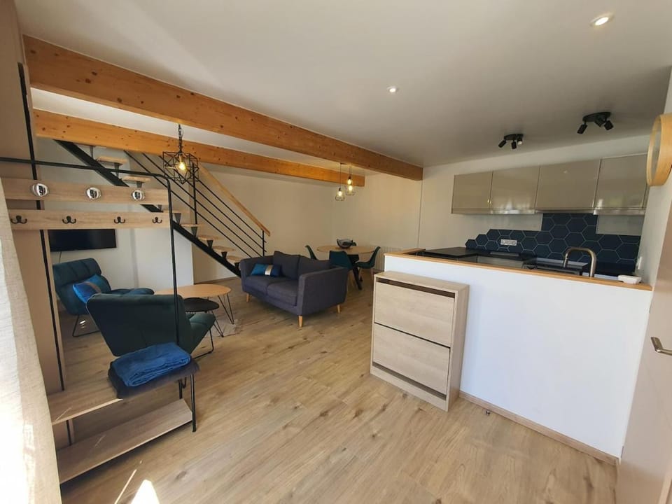 Communal lounge/ TV room, Facade/entrance, Living room, Dining area, stove