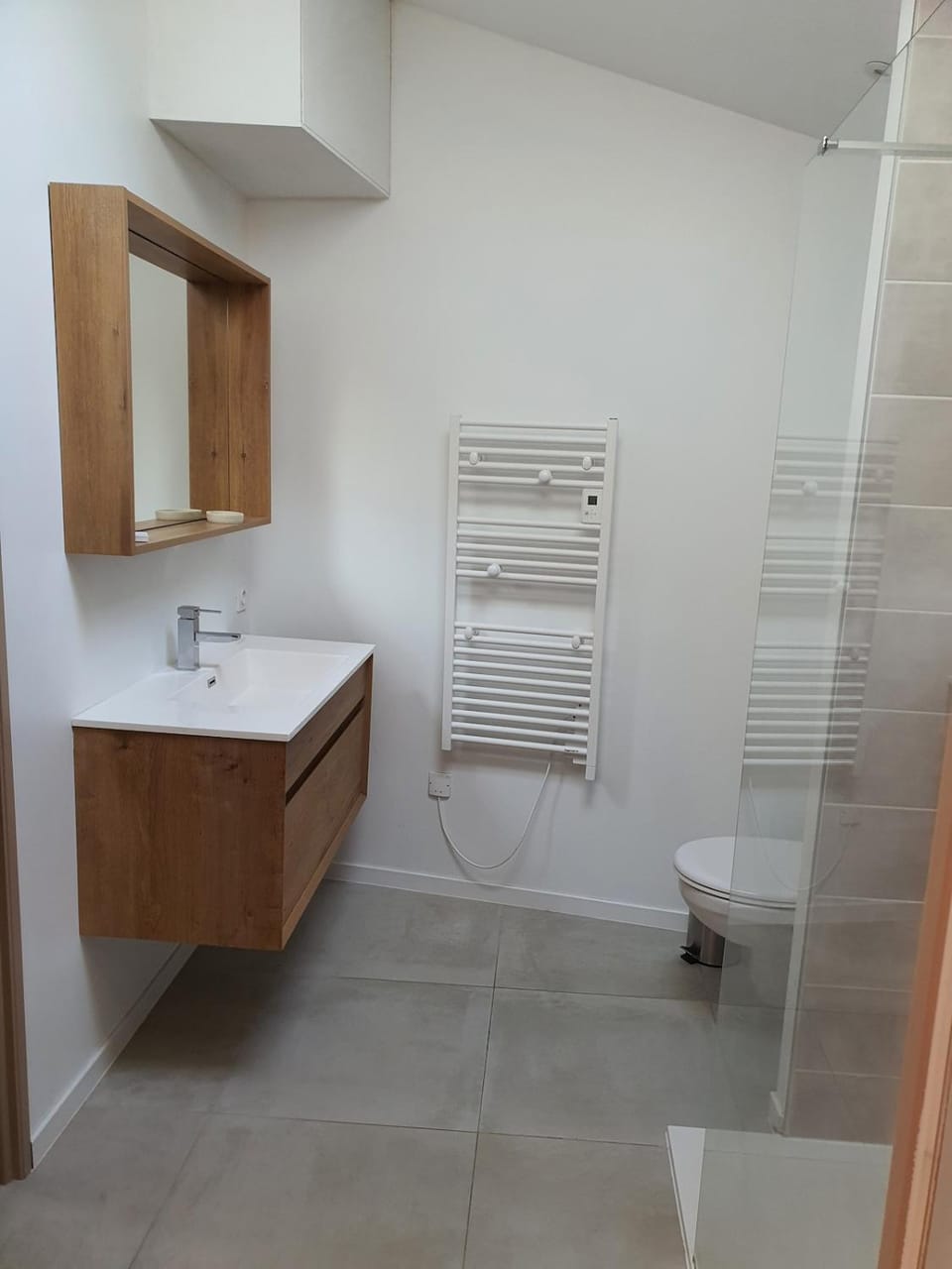 Shower, Toilet, Bathroom, towels, wardrobe