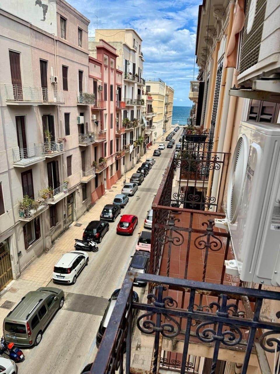 Property building, Day, Neighbourhood, City view, Street view