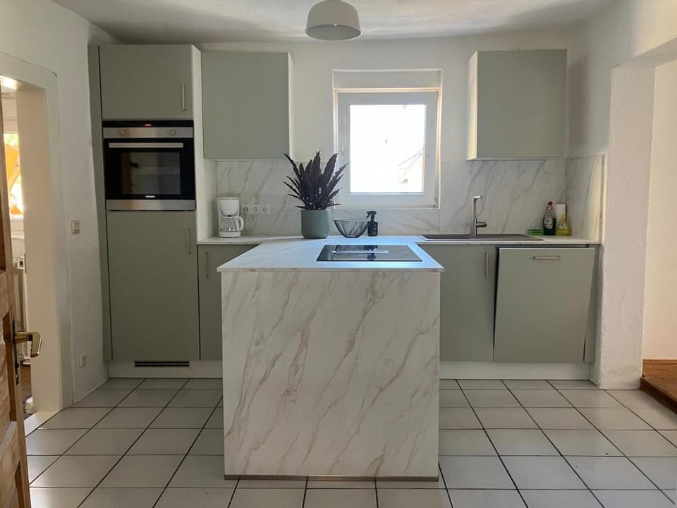 Kitchen or kitchenette, pet friendly, stove