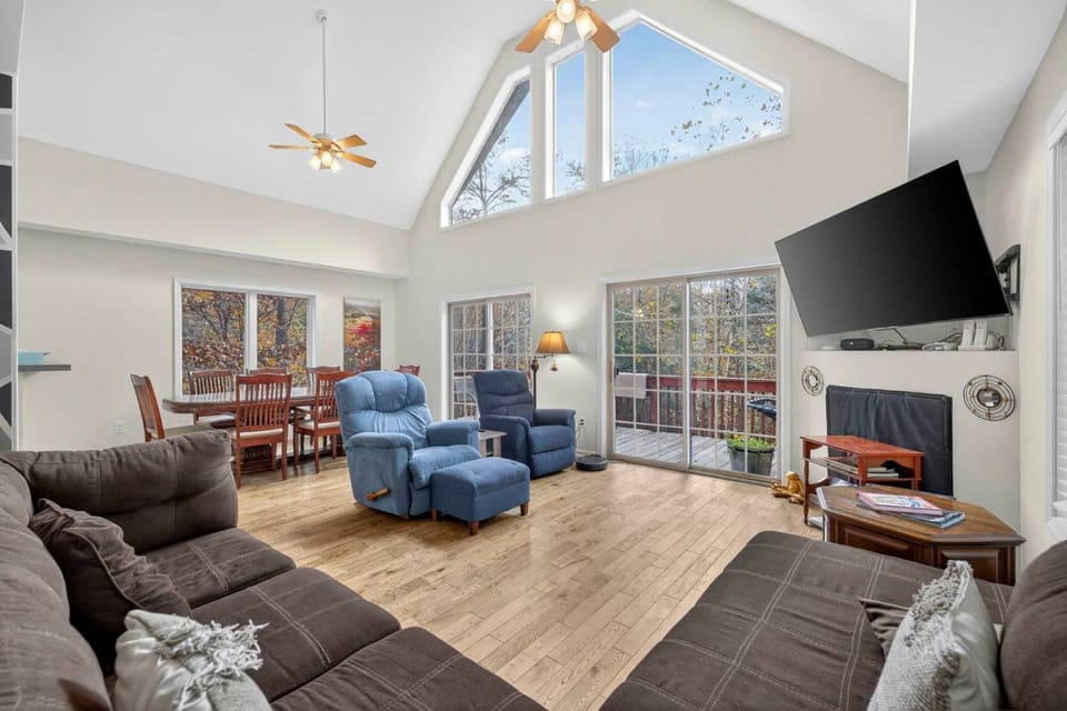 TV and multimedia, Living room, Seating area