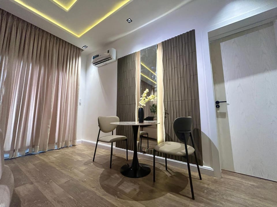 Living room, Seating area, air conditioner