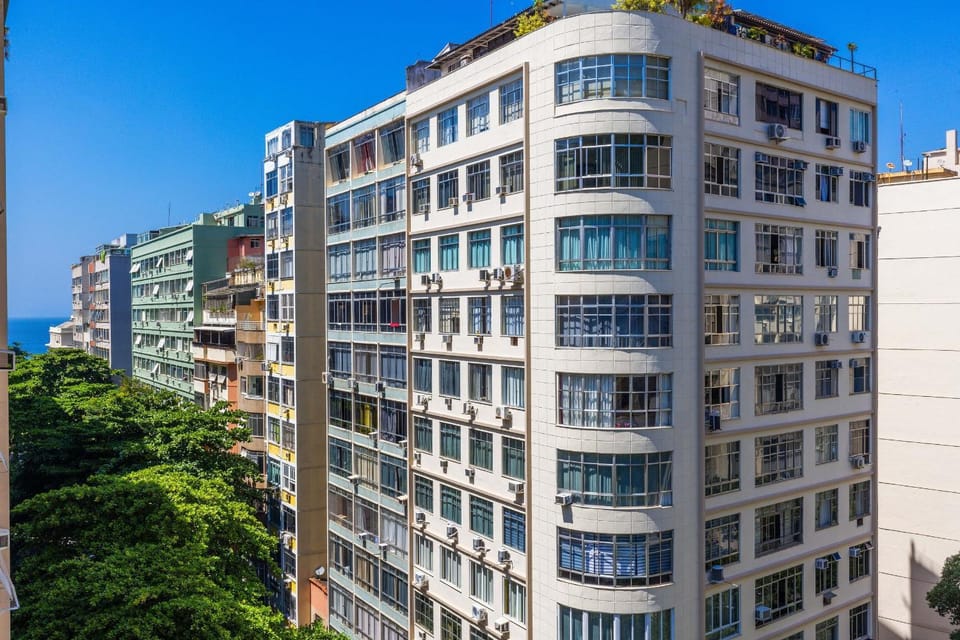 Condomínio Edificio Bretagne House in Rio de Janeiro
