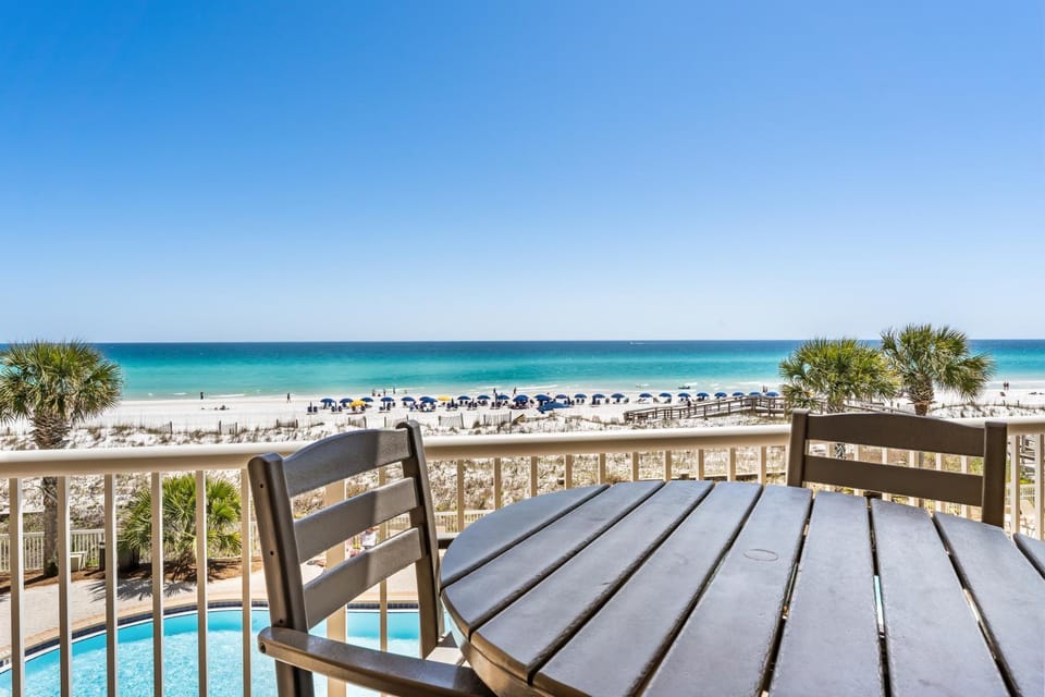 Azure 305 - Beachfront Luxury Retreat Apartment in Okaloosa Island